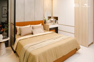Nhà mẫu căn hộ Studio The Win City – phòng ngủ với bàn trang điểm