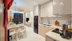 Nhà mẫu căn hộ 2 phòng ngủ The Win City – khu bếp và bàn ăn mở