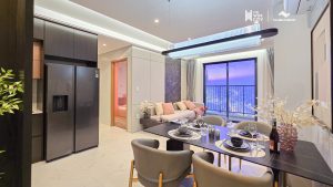 Nhà mẫu căn hộ 3 phòng ngủ The Win City – bàn ăn cạnh cửa kính lớn