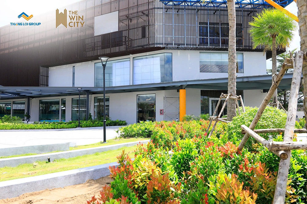 ảnh thực tế the win city cho thấy khu cảnh quan được chăm chút tỉ mỉ